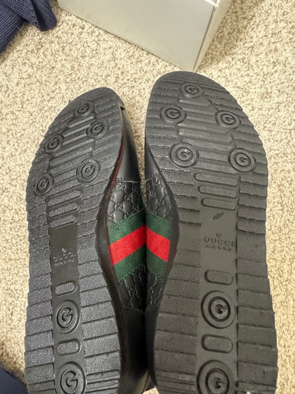 Gucci Black Leather Men’s Low-Top Sneaker with Red and Green Web - Picture 4 of 5